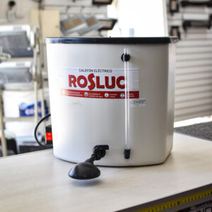 Calefón eléctrico Rosluc con resistencia de bronce y llave de encendido