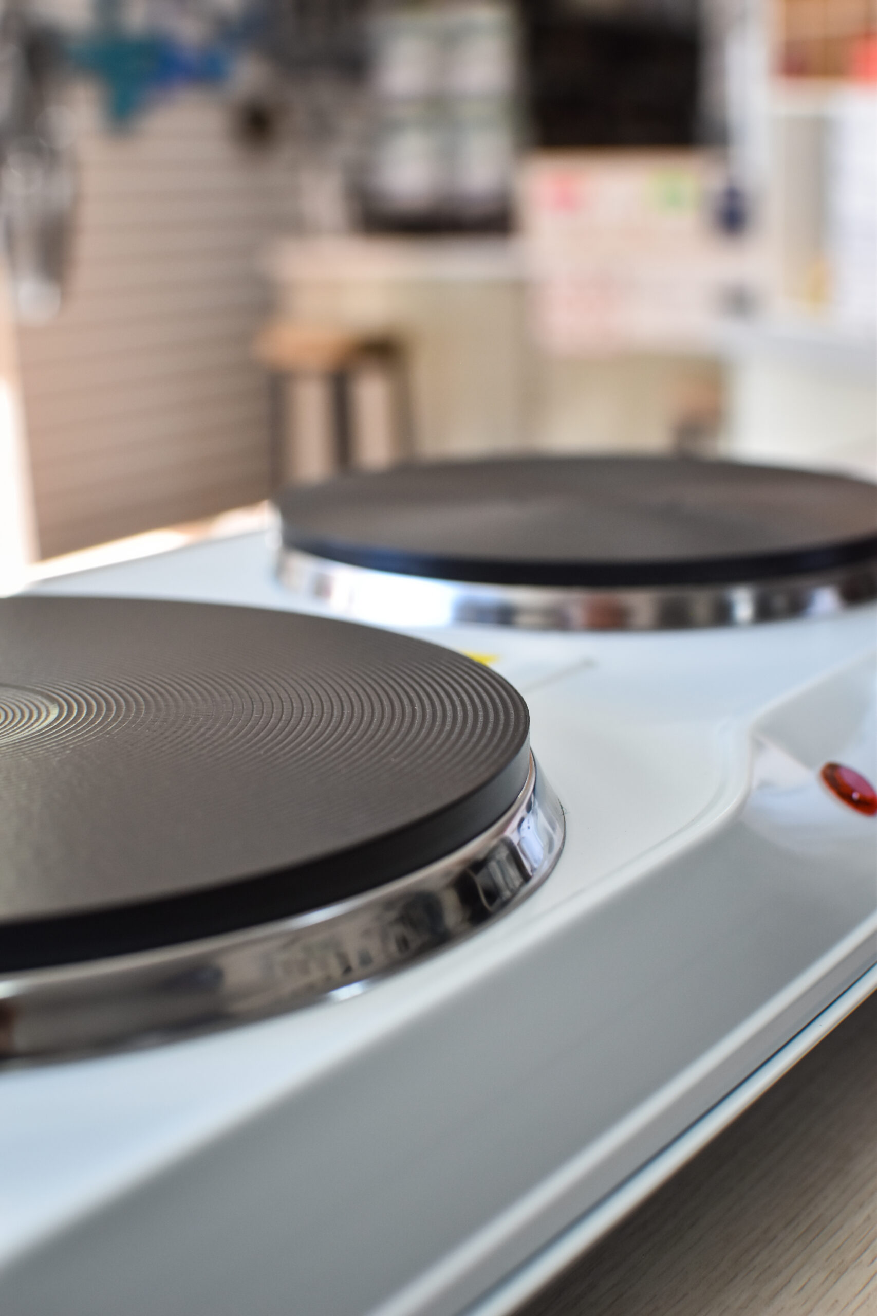 Anafe eléctrico doble Belita 2500W con perillas regulables - Image 3