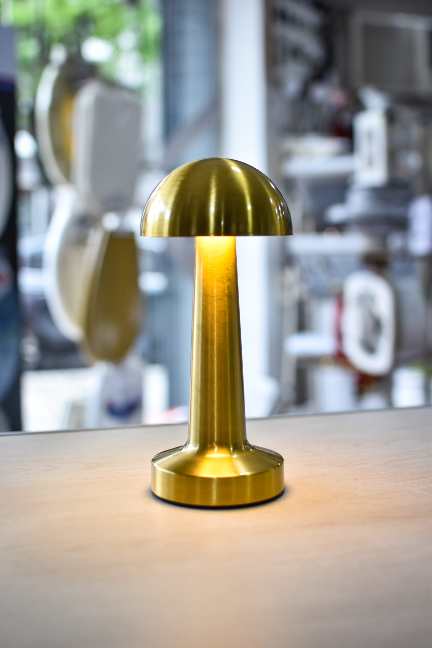 Lámpara táctil con carga USB – Luz LED regulable