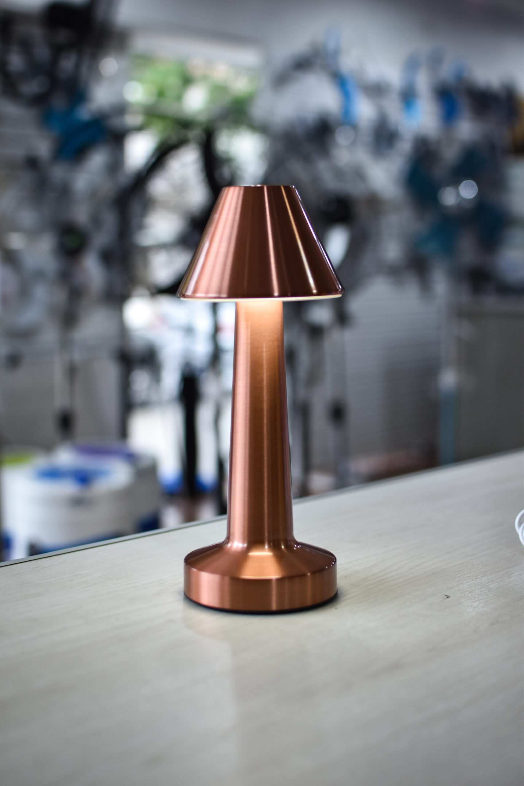 Lámpara táctil con carga USB – Luz LED regulable - Image 3